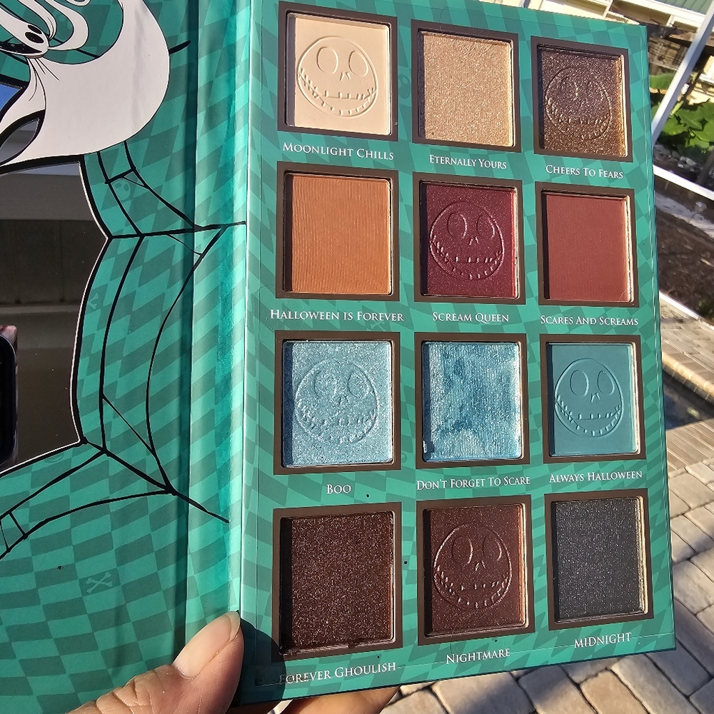 Disney Nightmare Before Christmas Eyeshadow Palette - 12 Shades - Picture 7 of 10